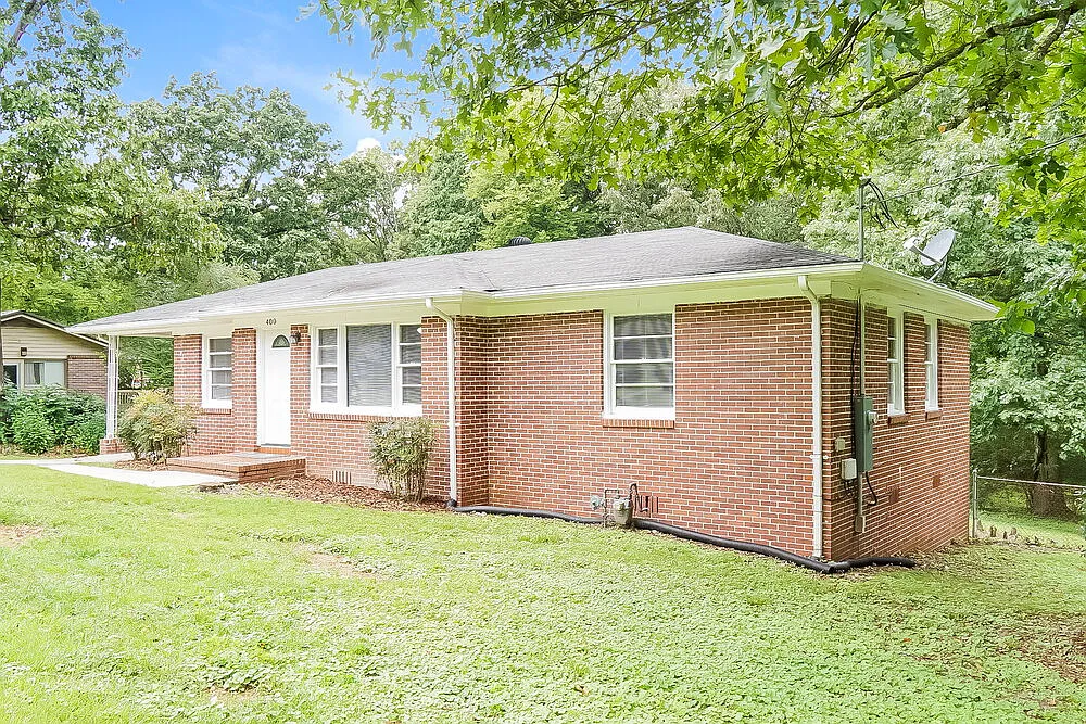 3 bed, 1.0 bath, 1116 sqft, $1,215 — Photo 3