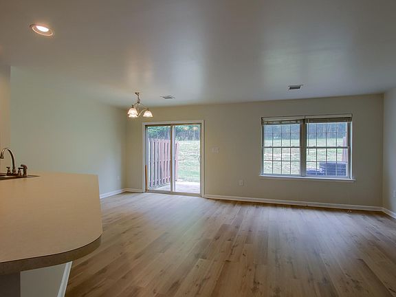 4th image of 630 Glenbrook Dr