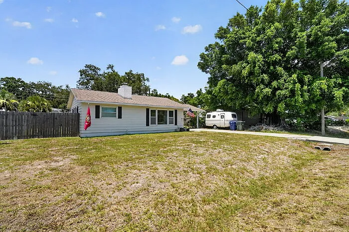 2617 Nassau St — Photo 4