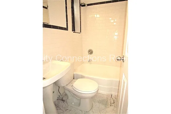 Rented by City Connections Realty | media 7