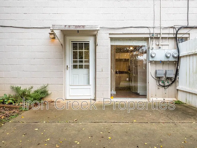 1 bed, 1.0 bath, 574 sqft, $995 — Photo 2