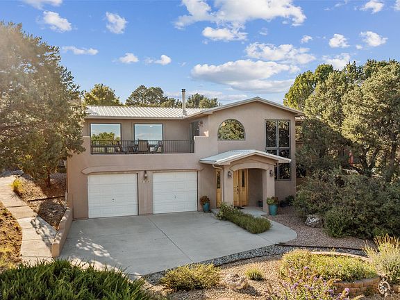 3rd image of 114 Sierra Vista Dr