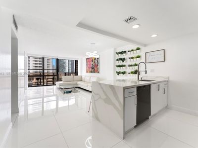 600 NE 36th St APT 1111, Miami, FL, 33137
