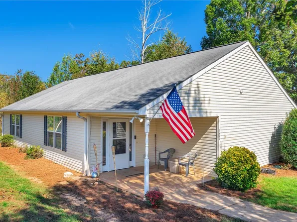 117 Greatview Ln, Greenville, SC 29611