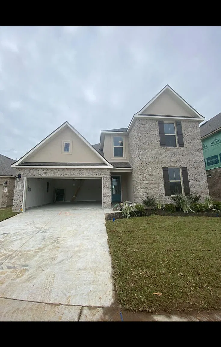 4 bed, 2212 sqft, $2,600 — Photo 1