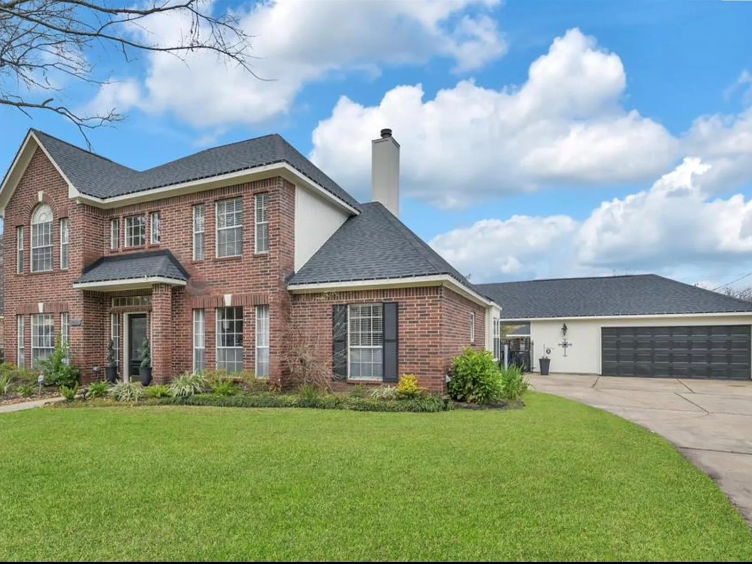 4 bed, 3.5 bath, 2463 sqft, $4,200 — Photo 2