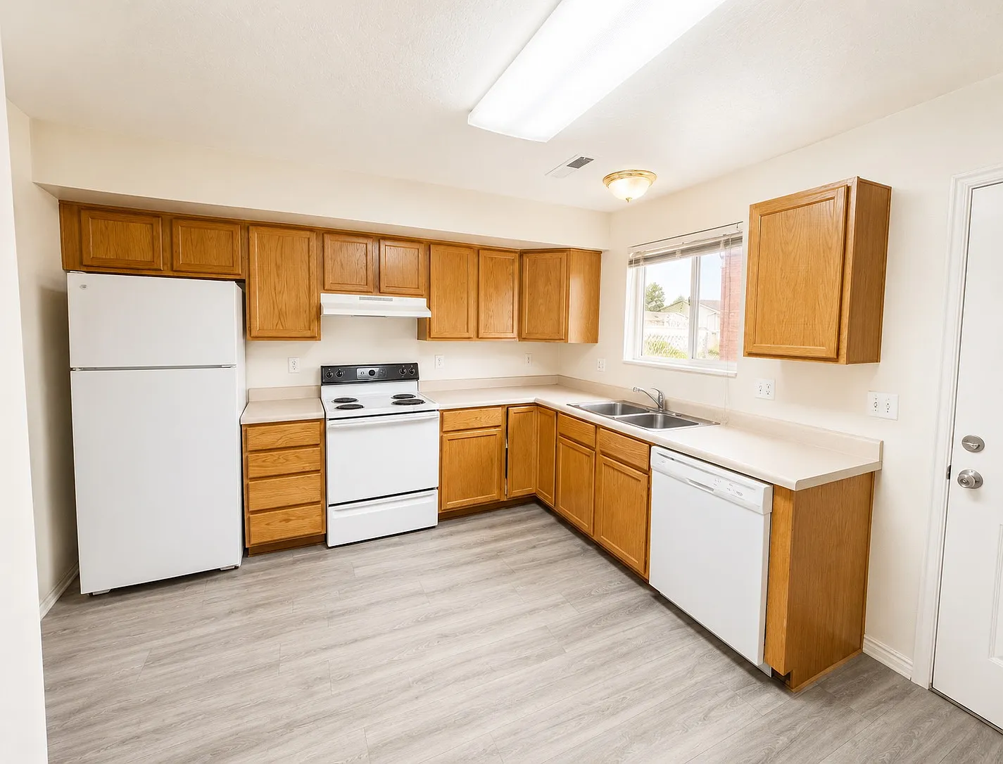 2 bed, 1.5 bath, 1100 sqft, $1,550 — Photo 2