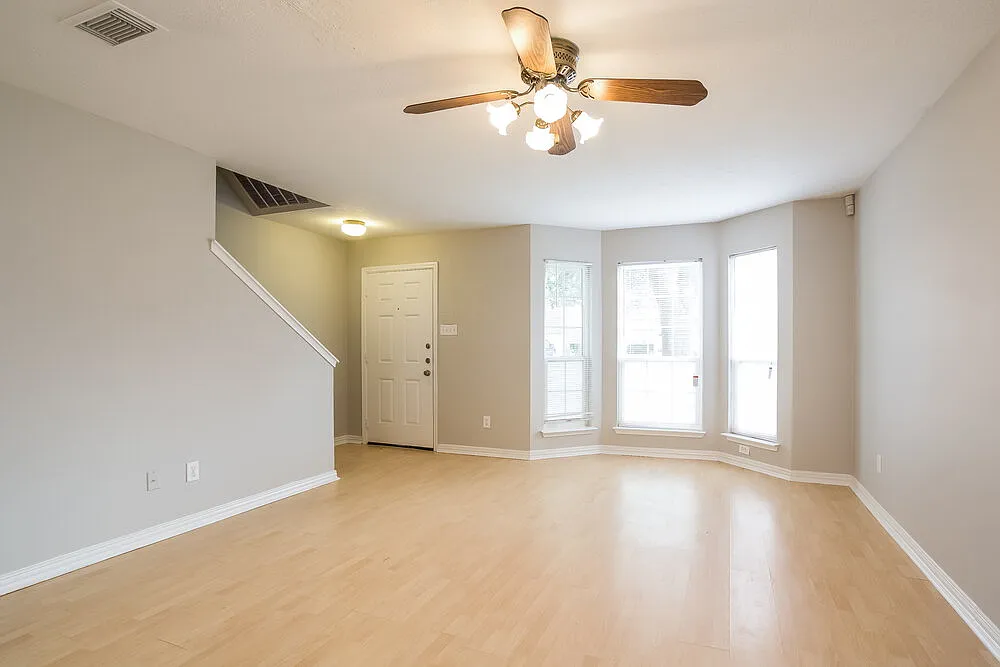 4 bed, 2.5 bath, 2152 sqft, $2,760 — Photo 2