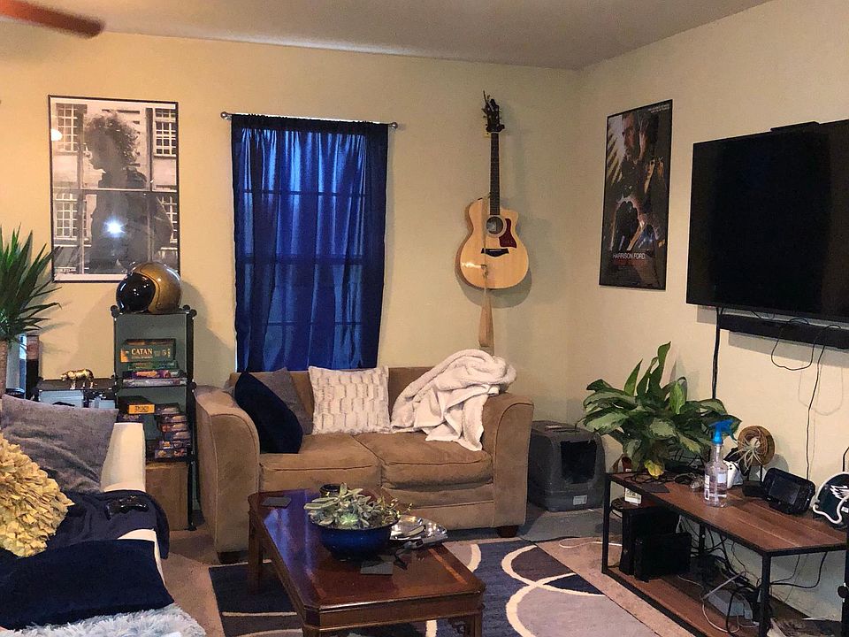 1st image of 624 E Coffee Way