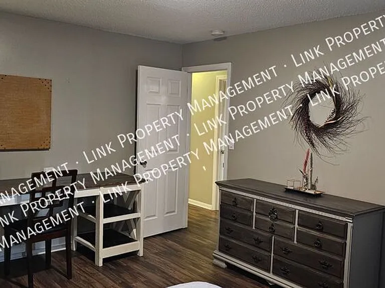 2433 Meade Cir — Photo 19