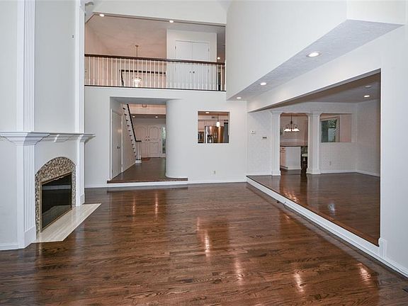 3rd image of 2 Windsor Ct