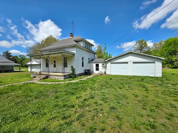 210 Rolston St, Centralia, IL 62801