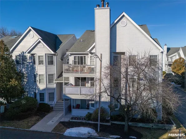 101 Quartz Ln, Paterson, NJ 07501