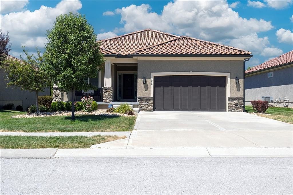 3928 SW Kamryn Dr, Lees Summit, MO 64082 Zillow