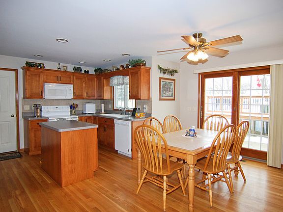 4th image of 465 N 1st Ave
