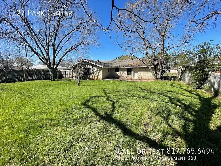 1227 Park Ctr — Photo 13