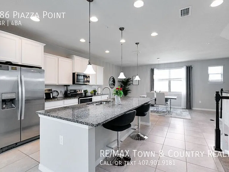 586 Piazza Point — Photo 3