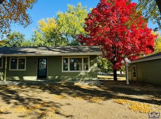 624 Pierce St, Maple Hill, KS 66507