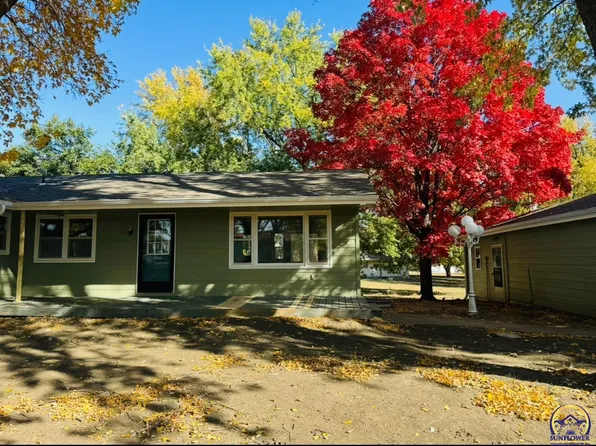 624 Pierce St, Maple Hill, KS 66507