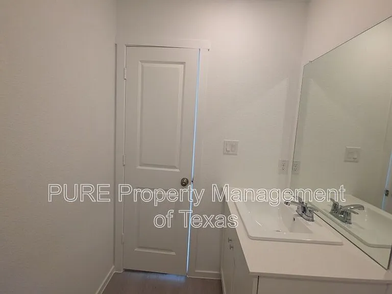 313 Stratus Ln — Photo 17