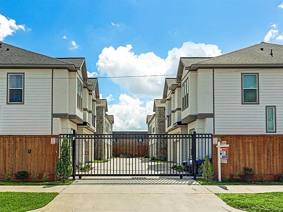 3rd image of 4849 Benning Dr