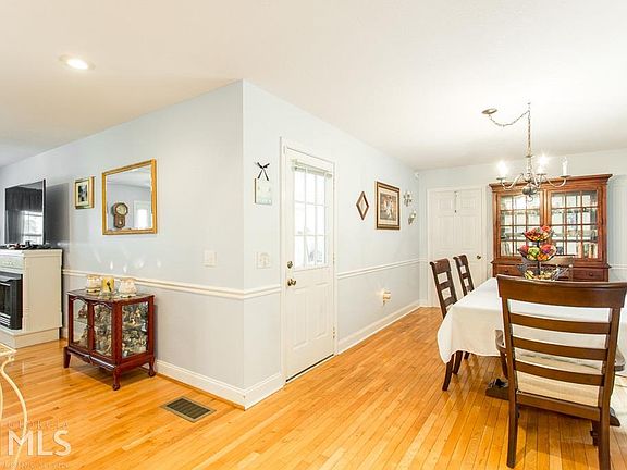 5th image of 149 Deerfield Dr