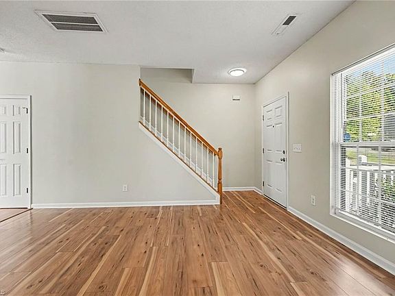 3rd image of 3006 Canterbury Park Ct