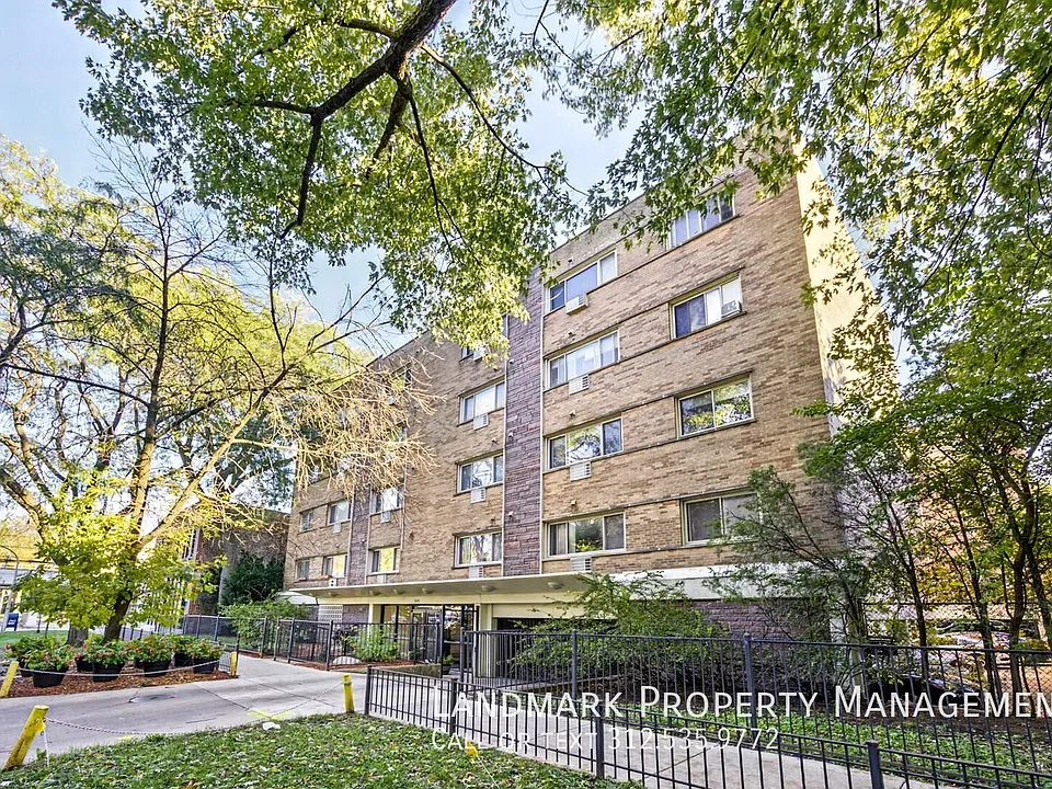 1415 W Lunt Ave #212