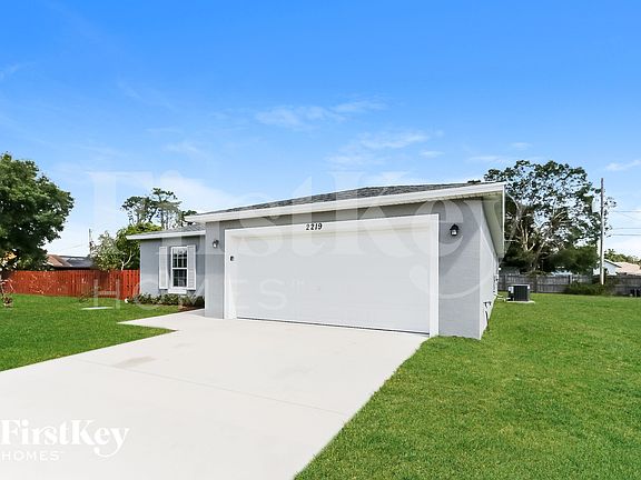 3rd image of 2219 SW Haycraft Cir