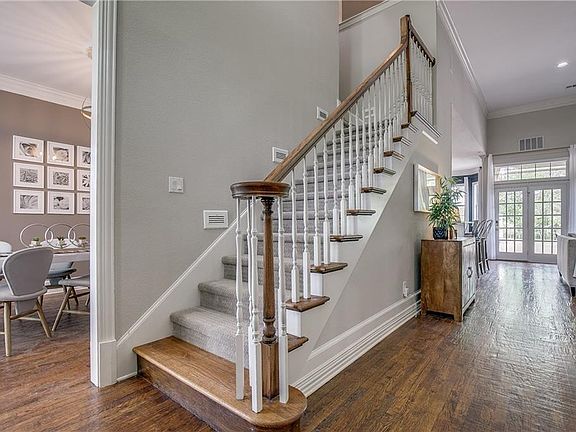 4th image of 713 Country Club Dr