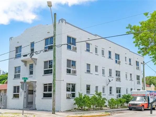 676 SW 2nd St, Miami, FL