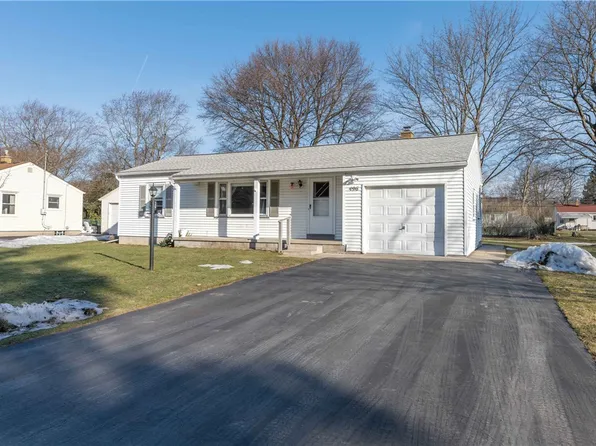 496 Apple Orchard Ln, Webster, NY 14580