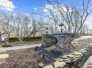 19 Sherbrooke Ct #27, Saddle River, NJ 07458