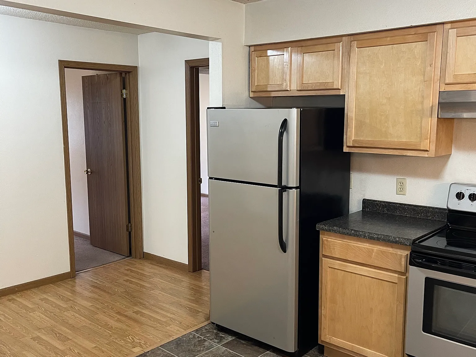 5 bed, $3,322 — Photo 3