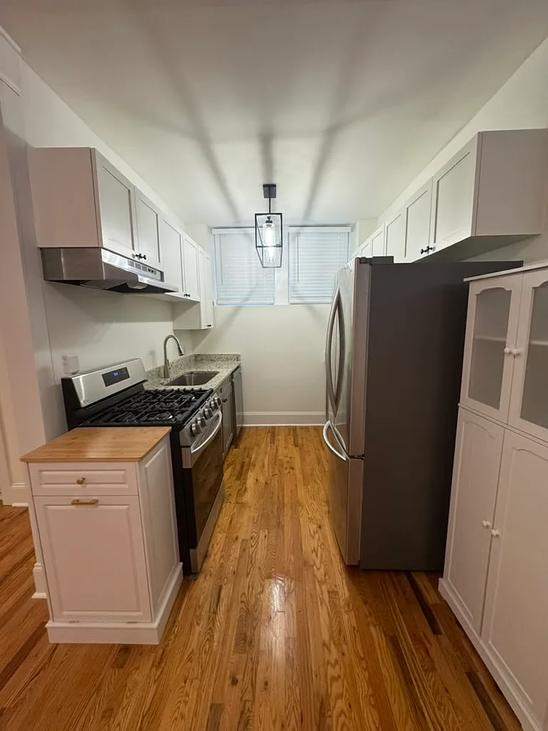 2 bed, 896 sqft, $1,995 — Photo 2
