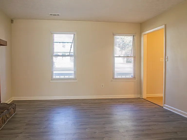 608 Wood Knoll Ct — Photo 8