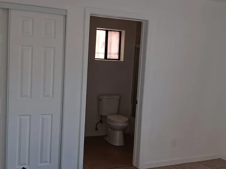 10406 Wilmington Ave — Photo 17