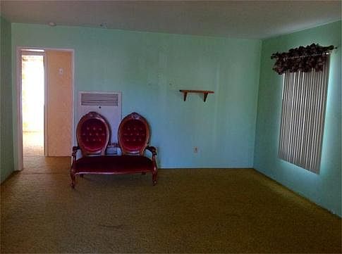 4th image of 821 S Oleander Ave