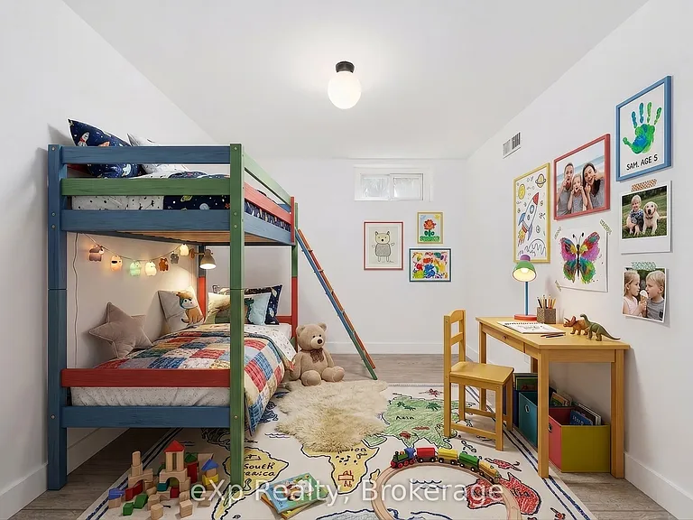 111 Riverside Dr N — Photo 28