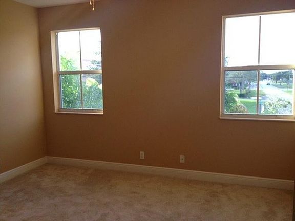 3rd image of 414 NE 1st Ave #414