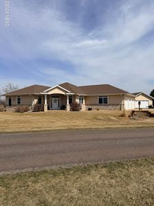 222 Country Club Ln, Milbank, SD, 57252