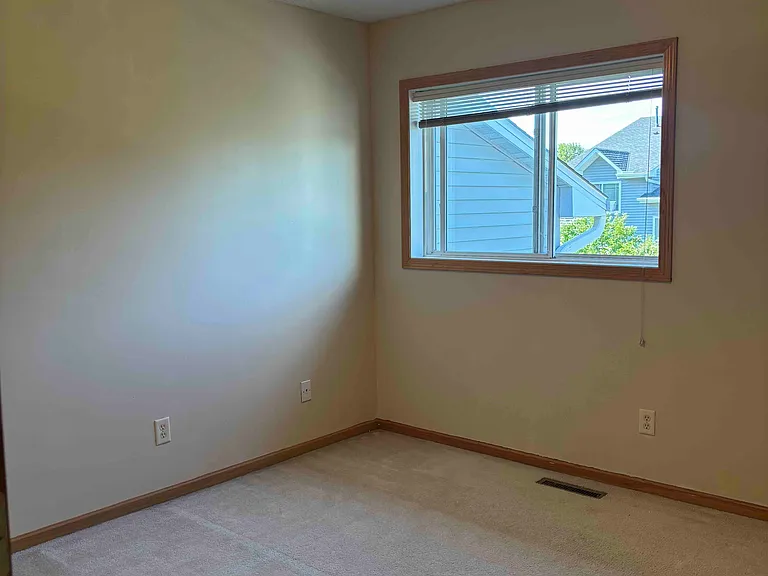 657B Kingfisher Ln #B — Photo 10