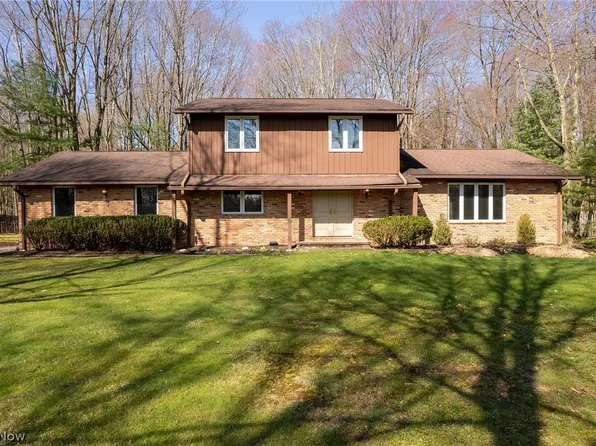 4280 Som Center Rd, Moreland Hills, OH 44022