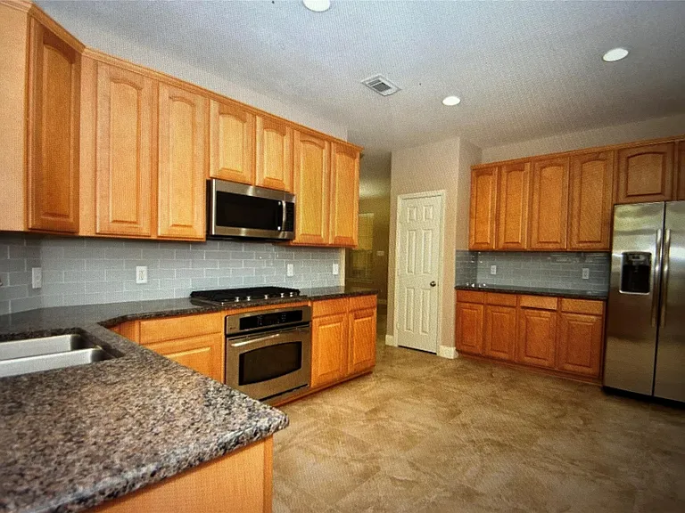 8911 Silent Willow Ln — Photo 15