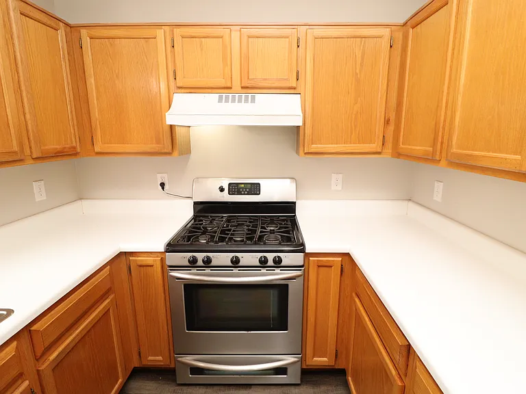504 Noonday Ct — Photo 10