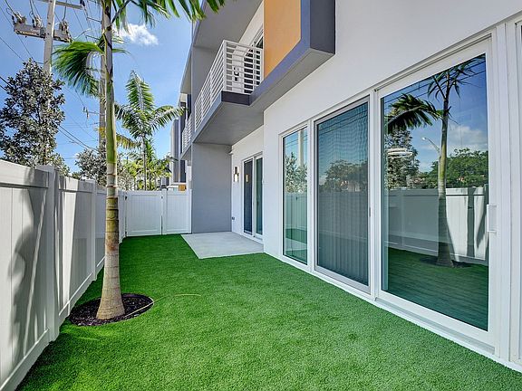 4th image of 307-397 NW 50th Pl #656