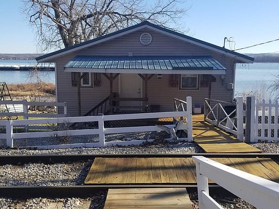 2nd image of 4424 N Galena Rd