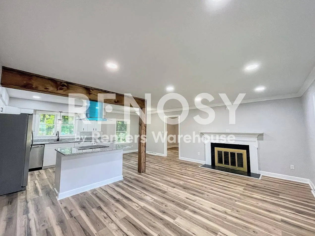 Gorgeous Home With Huge Backyard! — Photo 4