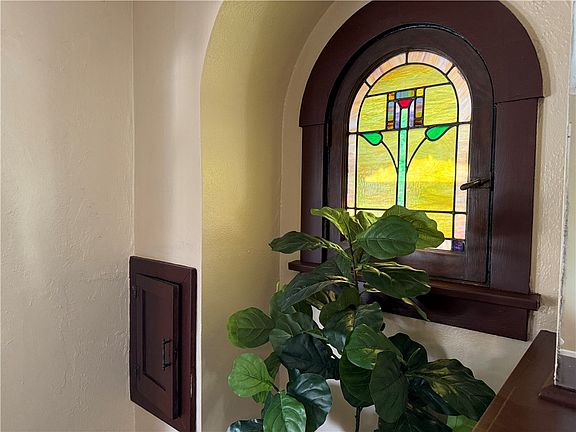 5th image of 2914 Glendale Ave