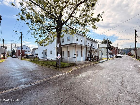 3rd image of 229 Linden St